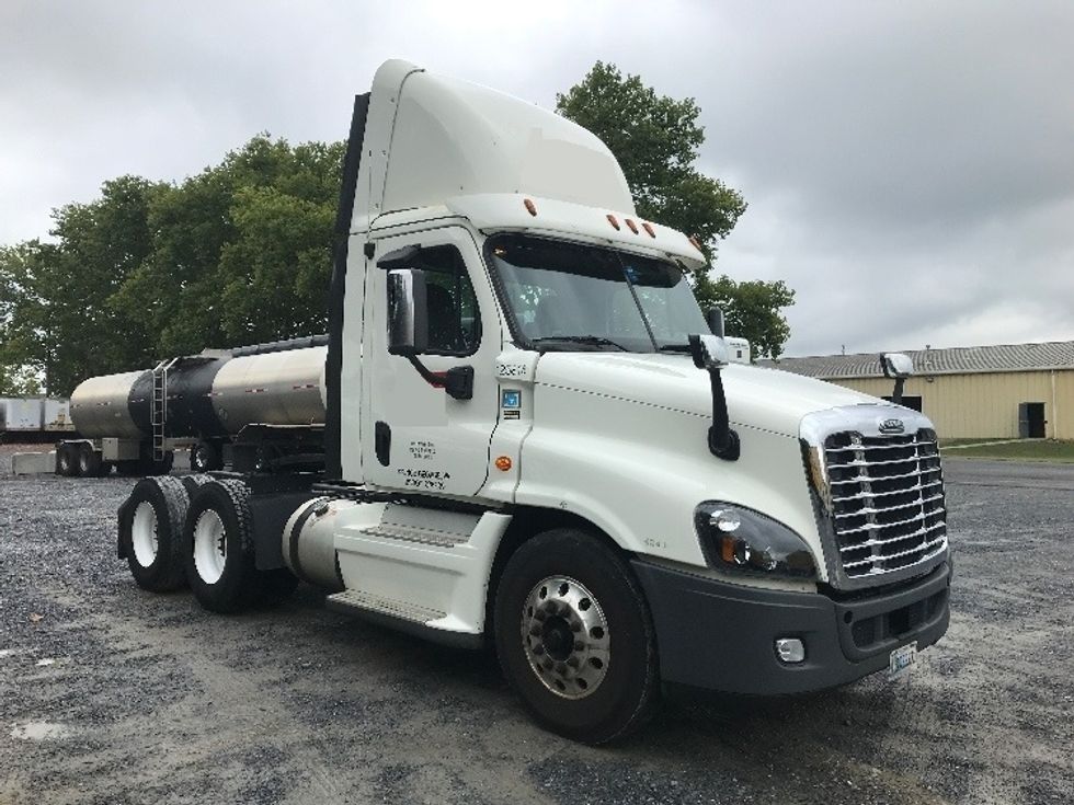 Day Cab Tractor-Heavy Duty Tractors-Freightliner-2016-Cascadia 12564ST-Cleona-PA-551,010 miles-$ 53,000