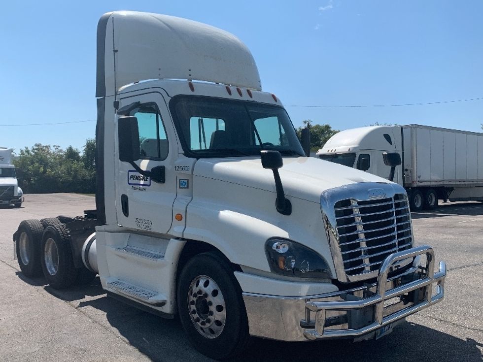 Day Cab Tractor-Heavy Duty Tractors-Freightliner-2016-Cascadia 12564ST-Columbia-TN-621,503 miles-$ 54,000