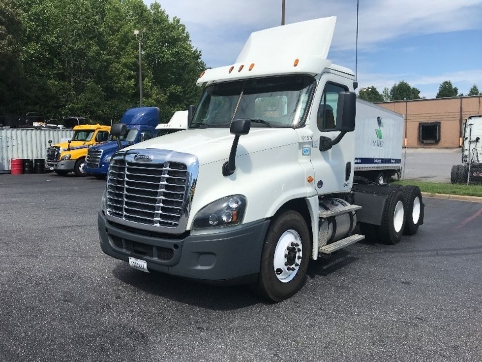 Day Cab Tractor-Heavy Duty Tractors-Freightliner-2016-Cascadia 12564ST-Concord-NC-402,690 miles-$ 66,000