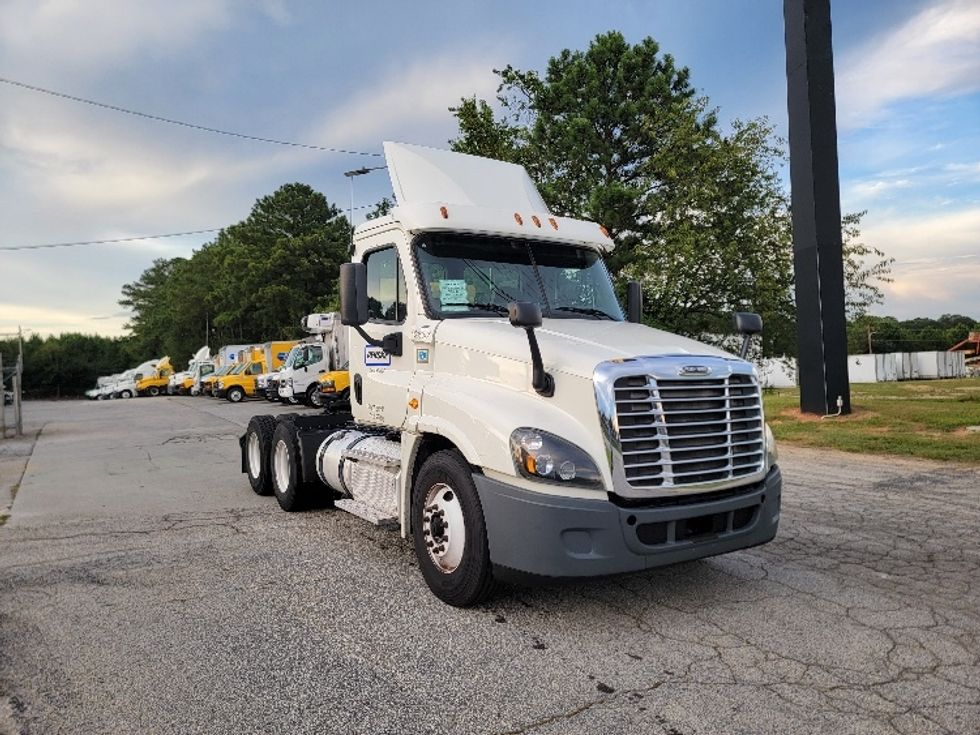 Day Cab Tractor-Heavy Duty Tractors-Freightliner-2016-Cascadia 12564ST-Conyers-GA-438,743 miles-$ 57,250