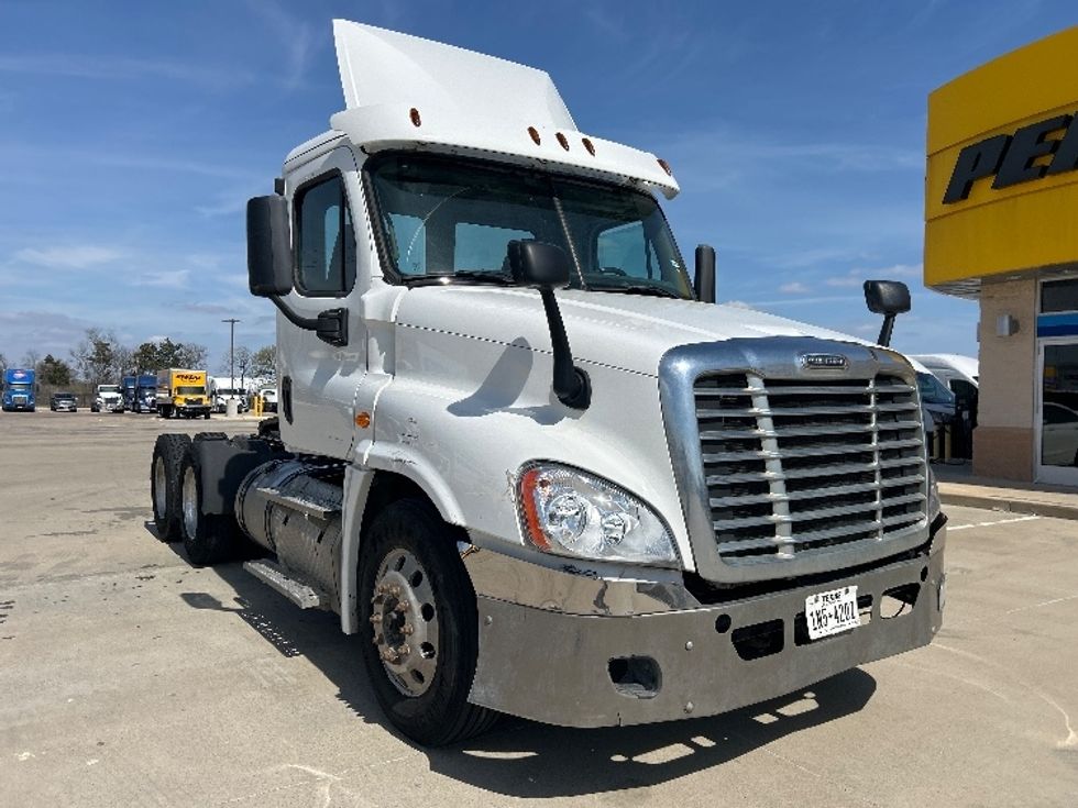 Day Cab Tractor-Heavy Duty Tractors-Freightliner-2016-Cascadia 12564ST-Dallas-TX-291,538\n\t\tmiles-$ 24,000 - Image 1
