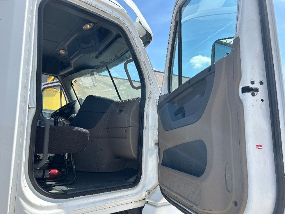 Day Cab Tractor-Heavy Duty Tractors-Freightliner-2016-Cascadia 12564ST-Dallas-TX-291,538\n\t\tmiles-$ 24,000 - Image 12