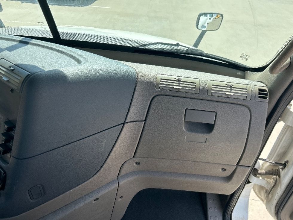 Day Cab Tractor-Heavy Duty Tractors-Freightliner-2016-Cascadia 12564ST-Dallas-TX-291,538\n\t\tmiles-$ 24,000 - Image 13