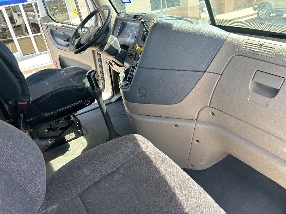 Day Cab Tractor-Heavy Duty Tractors-Freightliner-2016-Cascadia 12564ST-Dallas-TX-291,538\n\t\tmiles-$ 24,000 - Image 14