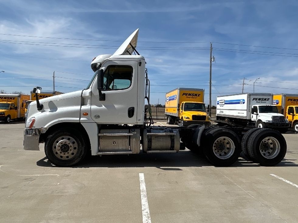 Day Cab Tractor-Heavy Duty Tractors-Freightliner-2016-Cascadia 12564ST-Dallas-TX-291,538\n\t\tmiles-$ 24,000 - Image 4