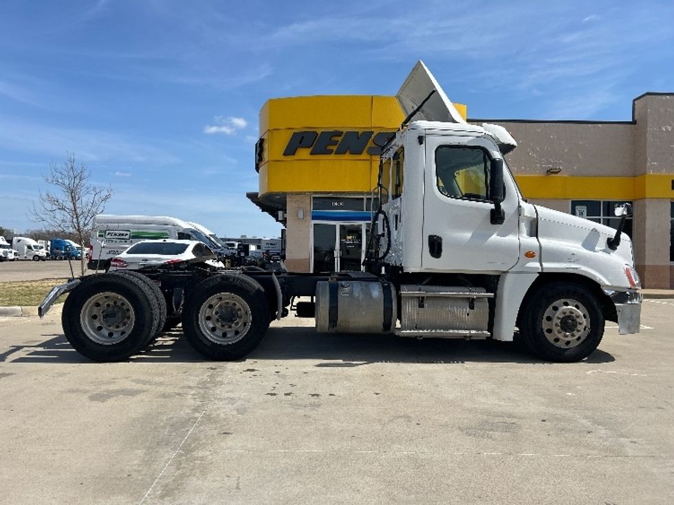Day Cab Tractor-Heavy Duty Tractors-Freightliner-2016-Cascadia 12564ST-Dallas-TX-291,538\n\t\tmiles-$ 24,000 - Image 8