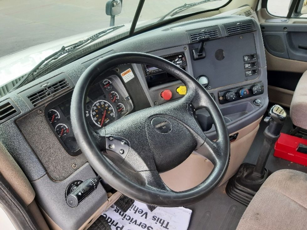 Day Cab Tractor-Heavy Duty Tractors-Freightliner-2016-Cascadia 12564ST-Dallas-TX-399,609\n\t\tmiles-$ 29,750 - Image 10