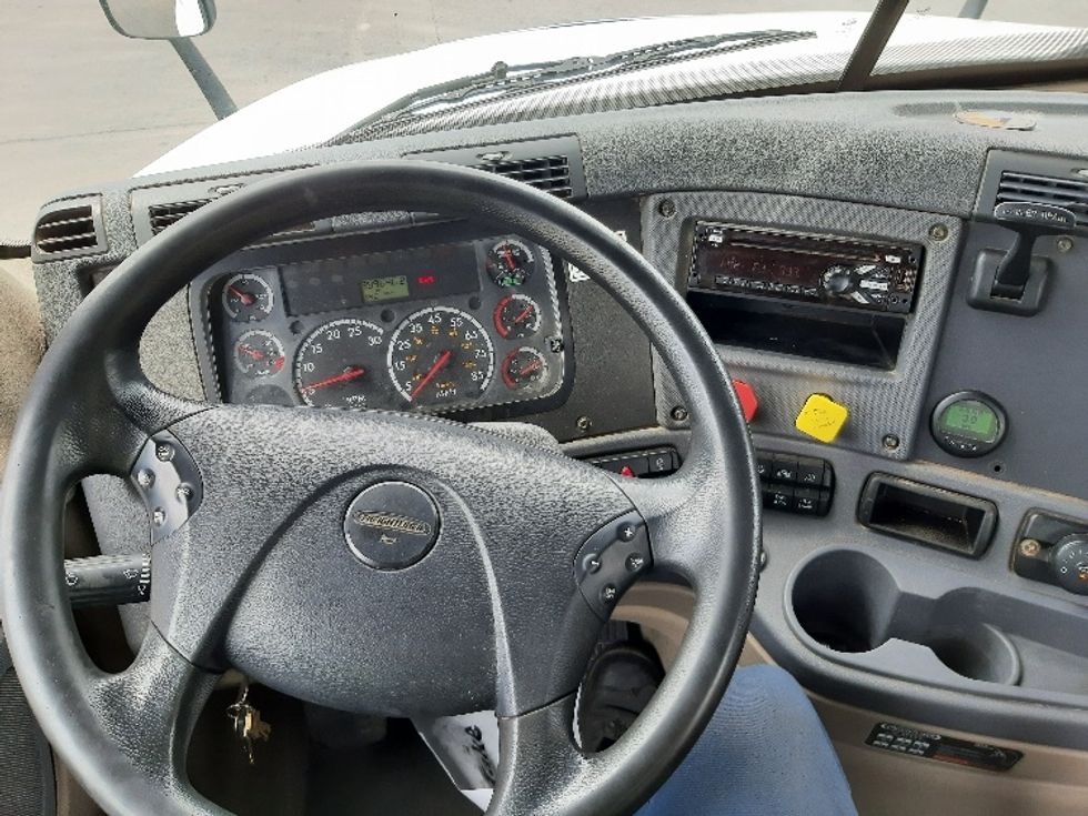 Day Cab Tractor-Heavy Duty Tractors-Freightliner-2016-Cascadia 12564ST-Dallas-TX-399,609\n\t\tmiles-$ 29,750 - Image 11