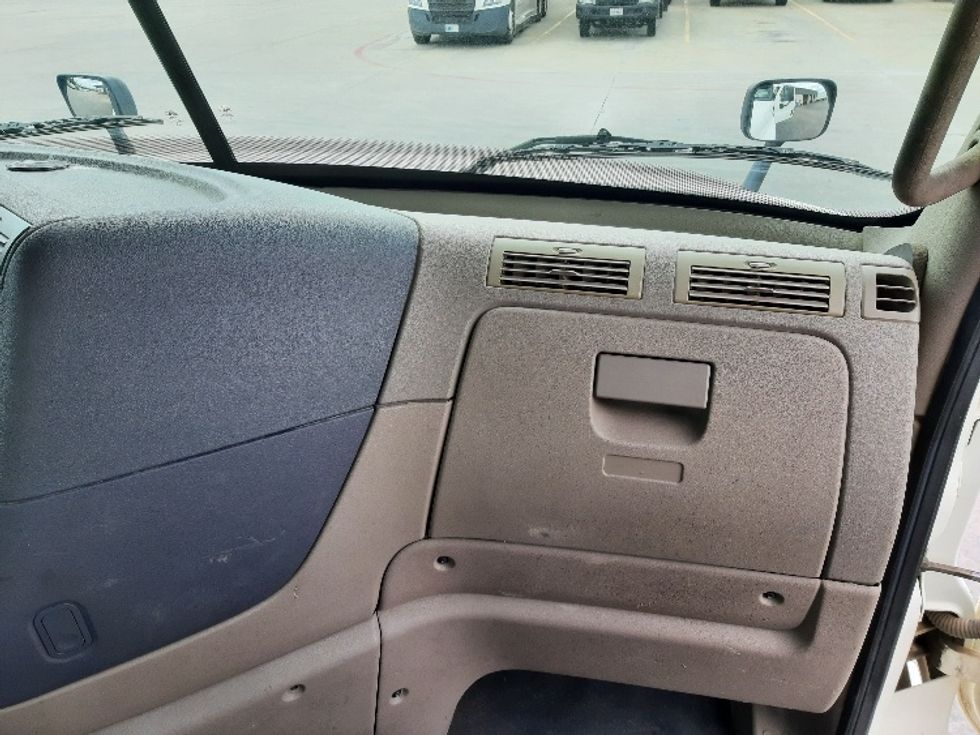 Day Cab Tractor-Heavy Duty Tractors-Freightliner-2016-Cascadia 12564ST-Dallas-TX-399,609\n\t\tmiles-$ 29,750 - Image 13