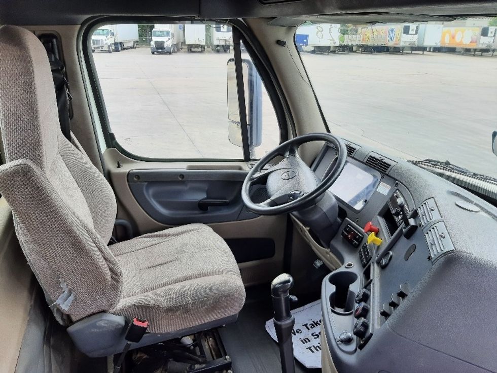 Day Cab Tractor-Heavy Duty Tractors-Freightliner-2016-Cascadia 12564ST-Dallas-TX-399,609\n\t\tmiles-$ 29,750 - Image 14