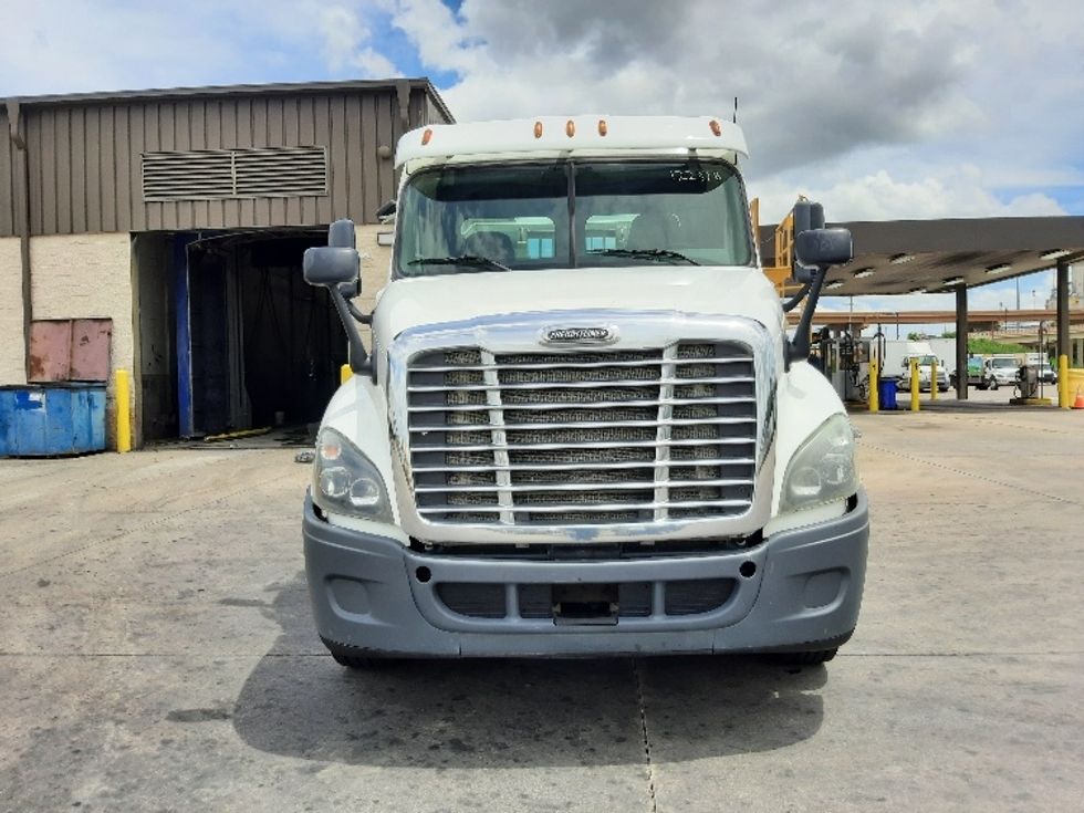 Day Cab Tractor-Heavy Duty Tractors-Freightliner-2016-Cascadia 12564ST-Dallas-TX-399,609\n\t\tmiles-$ 29,750 - Image 2