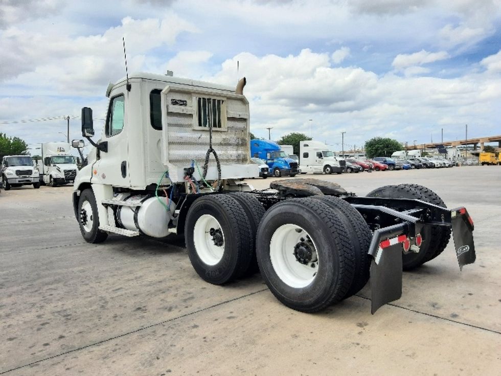 Day Cab Tractor-Heavy Duty Tractors-Freightliner-2016-Cascadia 12564ST-Dallas-TX-399,609\n\t\tmiles-$ 29,750 - Image 5