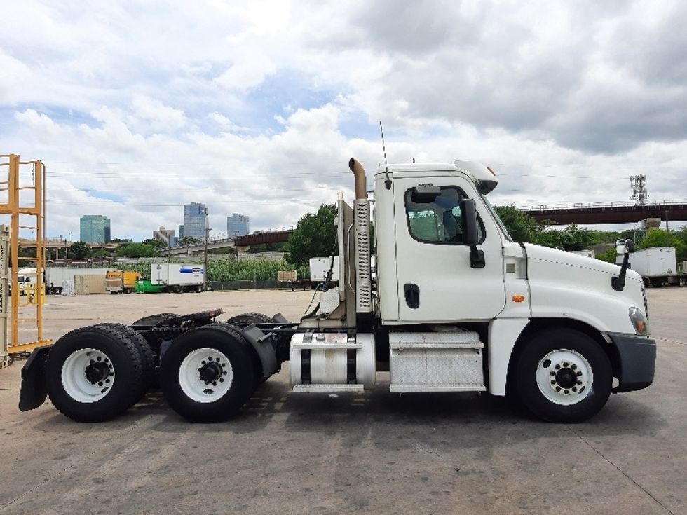 Day Cab Tractor-Heavy Duty Tractors-Freightliner-2016-Cascadia 12564ST-Dallas-TX-399,609\n\t\tmiles-$ 29,750 - Image 8