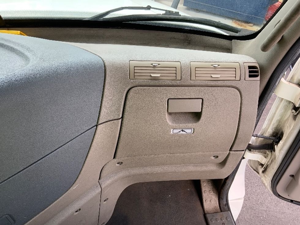 Day Cab Tractor-Heavy Duty Tractors-Freightliner-2016-Cascadia 12564ST-Dayton-NJ-209,577\n\t\tmiles-$ 48,500 - Image 13