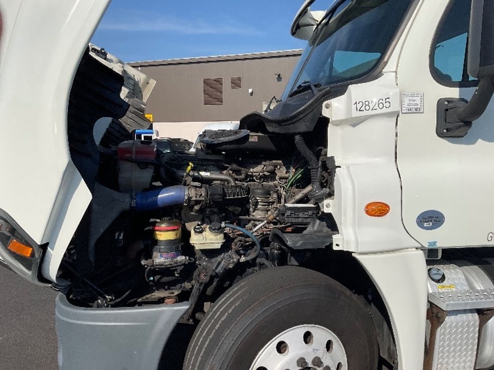 Day Cab Tractor-Heavy Duty Tractors-Freightliner-2016-Cascadia 12564ST-Dayton-NJ-209,577\n\t\tmiles-$ 48,500 - Image 16