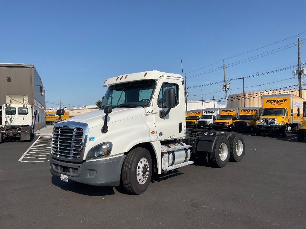 Day Cab Tractor-Heavy Duty Tractors-Freightliner-2016-Cascadia 12564ST-Dayton-NJ-209,577\n\t\tmiles-$ 48,500 - Image 3