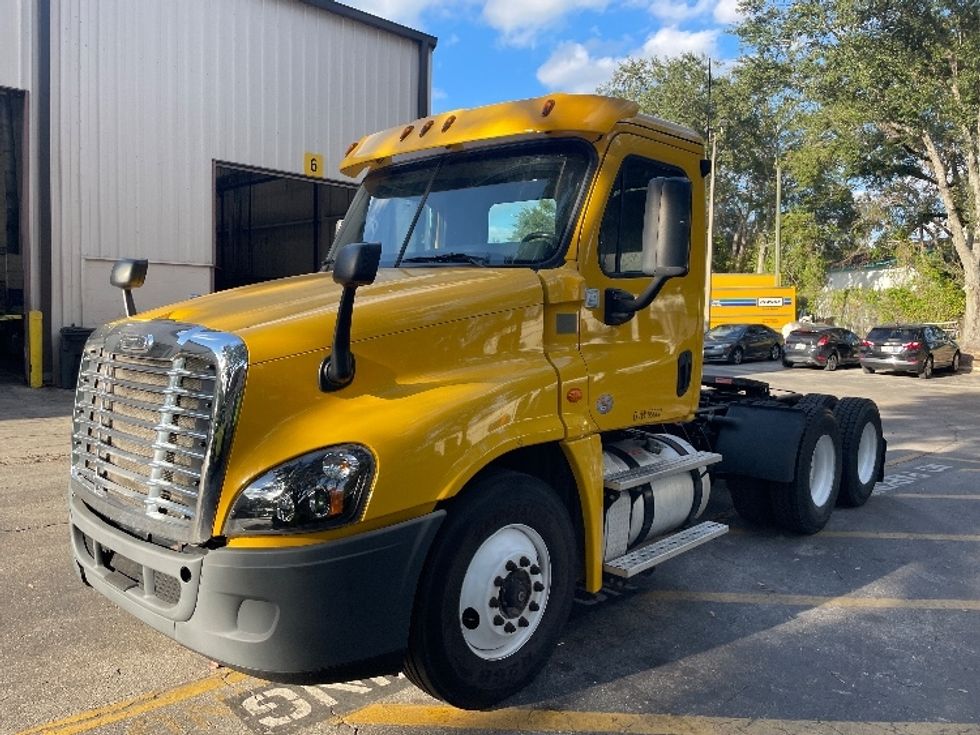 2016 Freightliner Cascadia 12564ST Day Cab Tractor