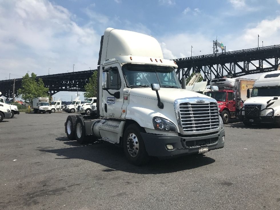 Day Cab Tractor-Heavy Duty Tractors-Freightliner-2016-Cascadia 12564ST-Elmsford-NY-567,951 miles-$ 54,250