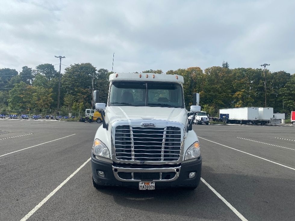 Day Cab Tractor-Heavy Duty Tractors-Freightliner-2016-Cascadia 12564ST-Everett-WA-529,663\n\t\tmiles-$ 34,500 - Image 4