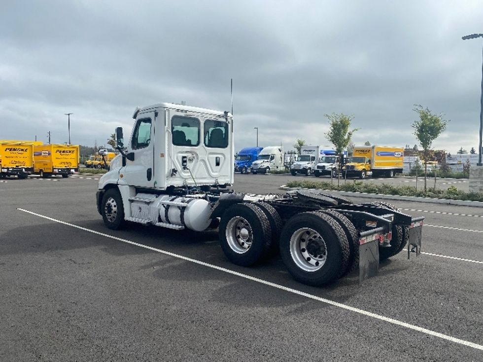 Day Cab Tractor-Heavy Duty Tractors-Freightliner-2016-Cascadia 12564ST-Everett-WA-529,663\n\t\tmiles-$ 34,500 - Image 5