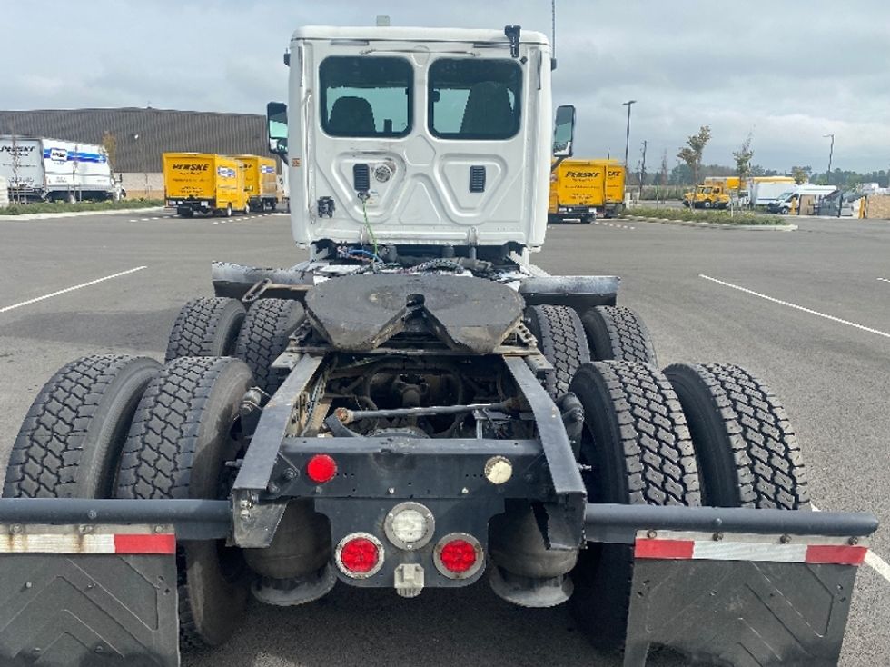 Day Cab Tractor-Heavy Duty Tractors-Freightliner-2016-Cascadia 12564ST-Everett-WA-529,663\n\t\tmiles-$ 34,500 - Image 8