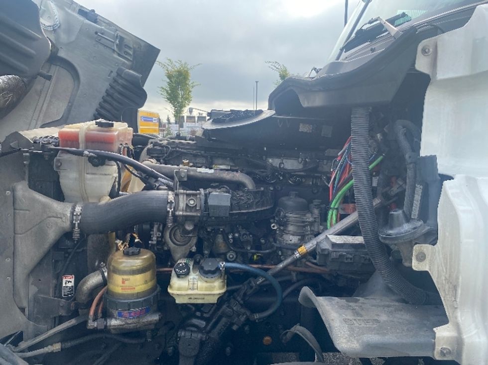 Day Cab Tractor-Heavy Duty Tractors-Freightliner-2016-Cascadia 12564ST-Everett-WA-529,663\n\t\tmiles-$ 34,500 - Image 9