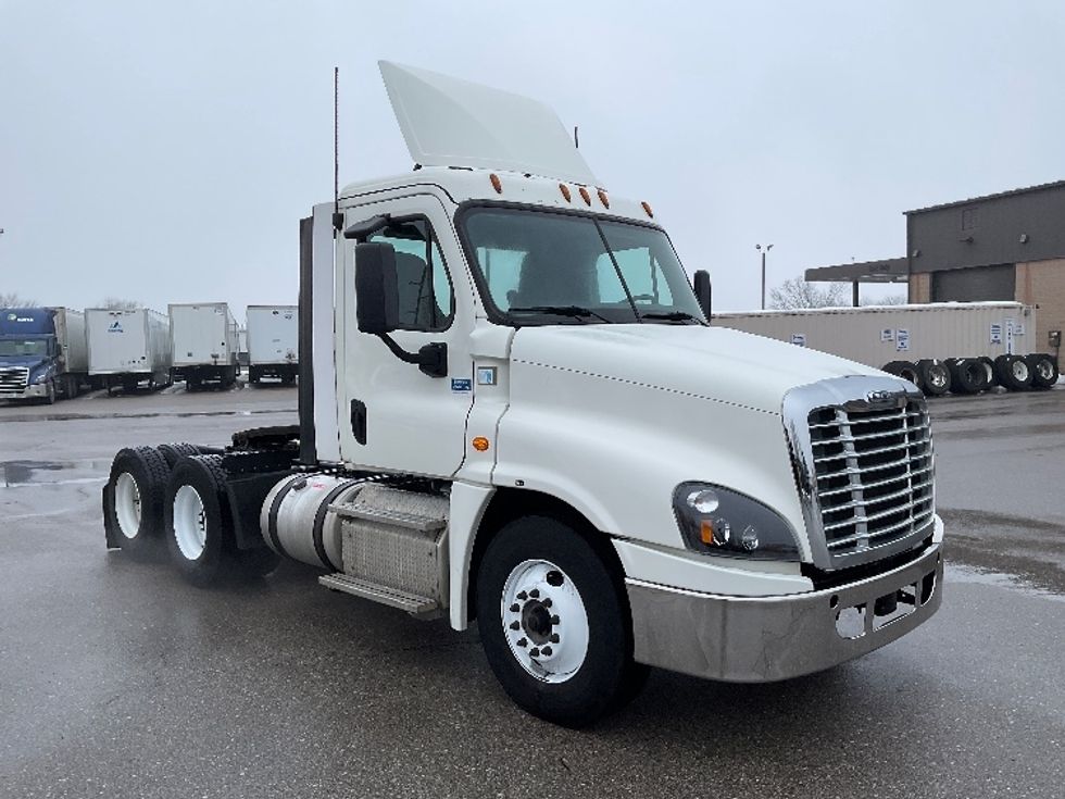 2016 Freightliner Cascadia 12564ST Day Cab Tractor