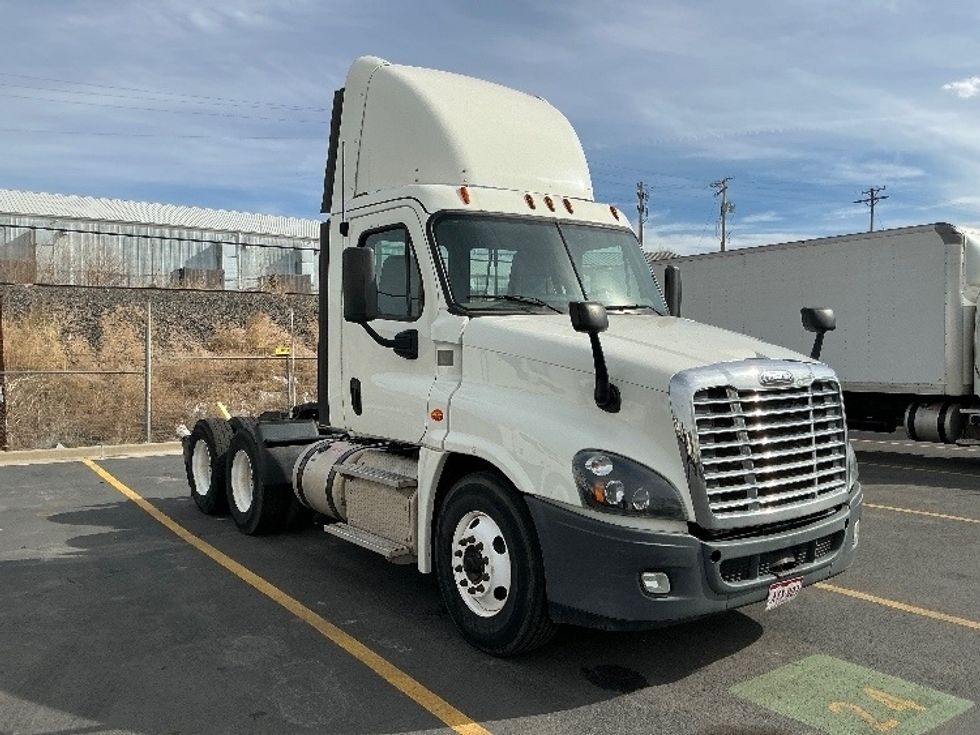Day Cab Tractor-Heavy Duty Tractors-Freightliner-2016-Cascadia 12564ST-Greeley-CO-196,864\n\t\tmiles-$ 29,250 - Image 1