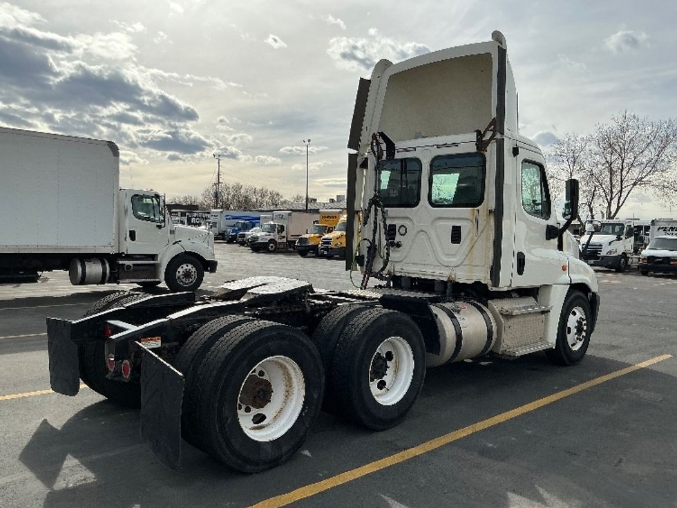 Day Cab Tractor-Heavy Duty Tractors-Freightliner-2016-Cascadia 12564ST-Greeley-CO-196,864\n\t\tmiles-$ 29,250 - Image 7