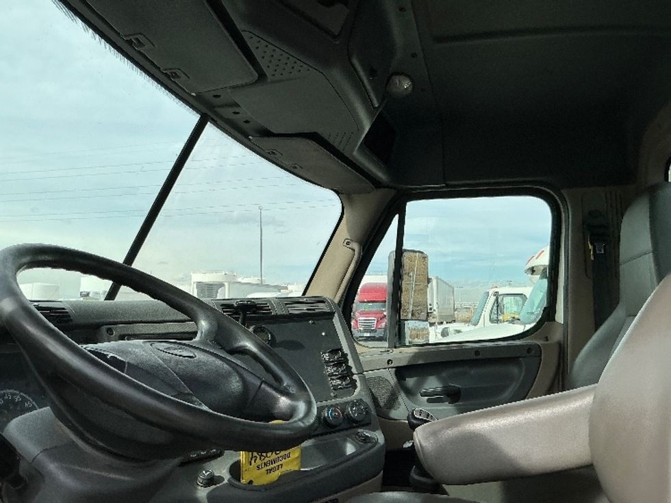 Day Cab Tractor-Heavy Duty Tractors-Freightliner-2016-Cascadia 12564ST-Greeley-CO-196,973\n\t\tmiles-$ 29,250 - Image 10