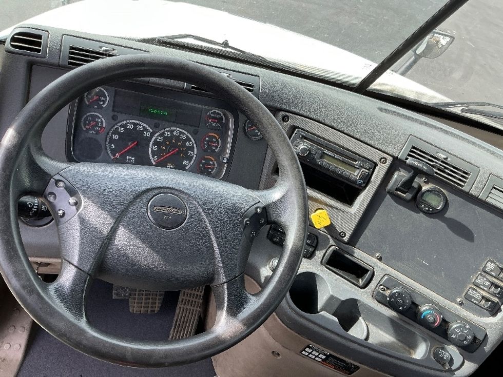 Day Cab Tractor-Heavy Duty Tractors-Freightliner-2016-Cascadia 12564ST-Greeley-CO-196,973\n\t\tmiles-$ 29,250 - Image 11