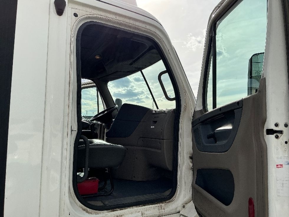 Day Cab Tractor-Heavy Duty Tractors-Freightliner-2016-Cascadia 12564ST-Greeley-CO-196,973\n\t\tmiles-$ 29,250 - Image 12