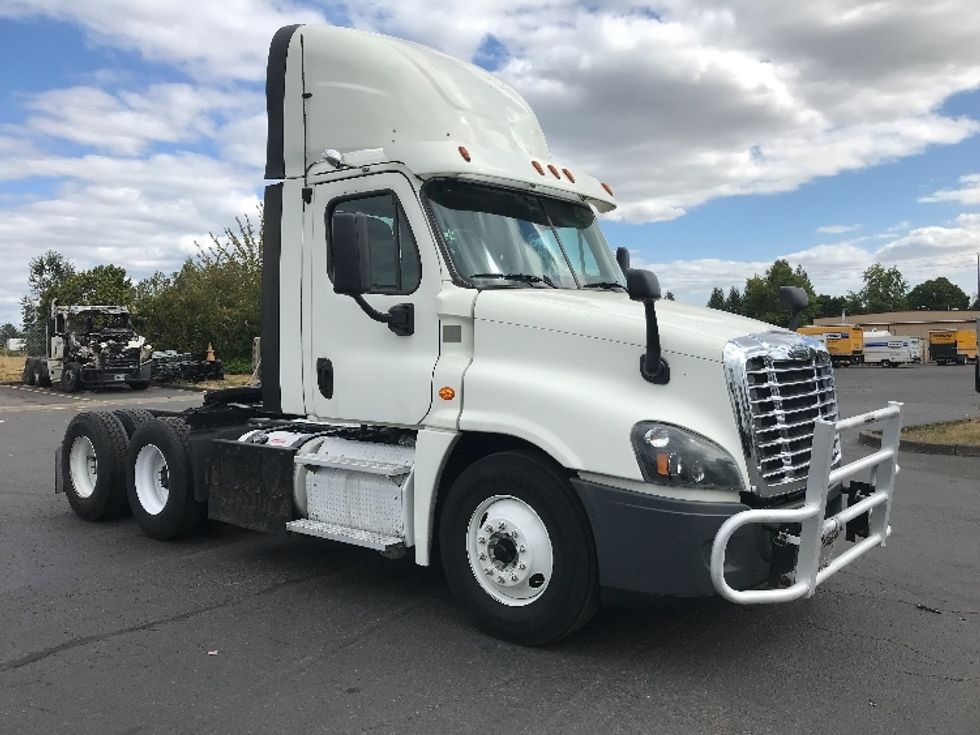 Day Cab Tractor-Heavy Duty Tractors-Freightliner-2016-Cascadia 12564ST-Homewood-AL-668,083 miles-$ 47,500