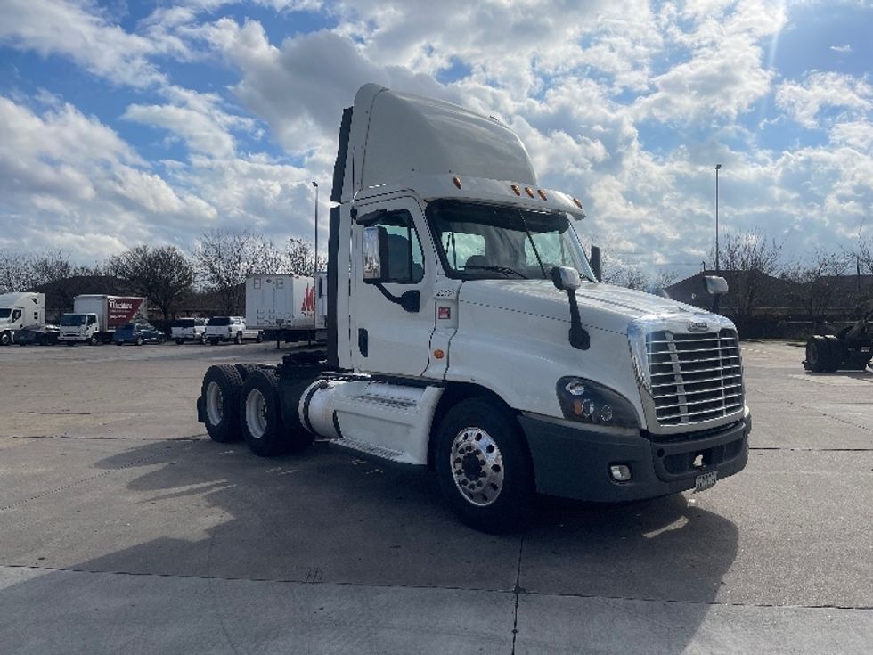 Day Cab Tractor-Heavy Duty Tractors-Freightliner-2016-Cascadia 12564ST-Houston-TX-592,598 miles-$ 49,250