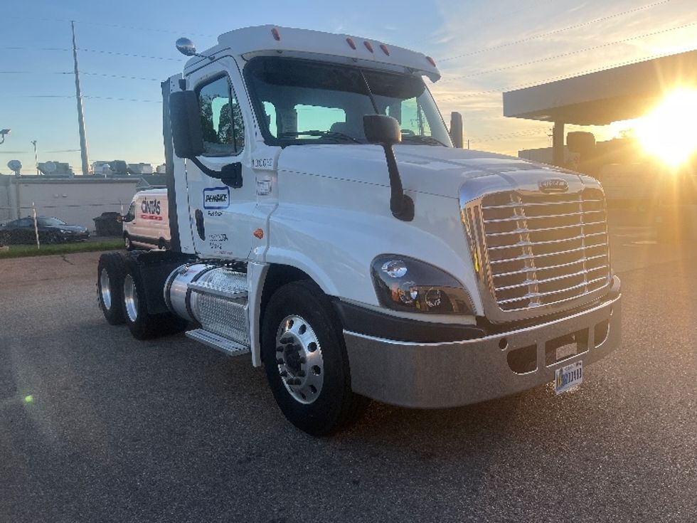 Day Cab Tractor-Heavy Duty Tractors-Freightliner-2016-Cascadia 12564ST-Lansing-MI-462,280 miles-$ 53,000