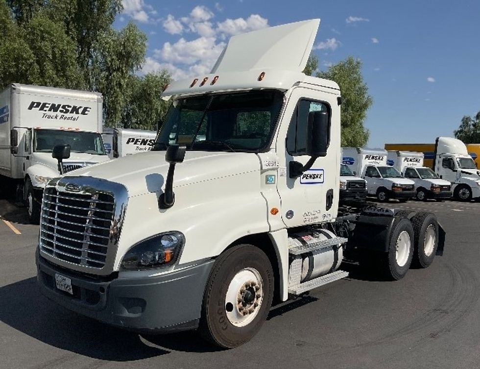 Day Cab Tractor-Heavy Duty Tractors-Freightliner-2016-Cascadia 12564ST-Las Vegas-NV-566,337 miles-$ 55,750