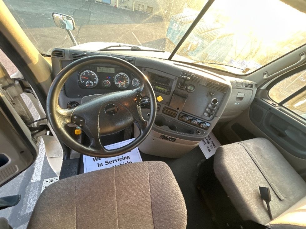 Day Cab Tractor-Heavy Duty Tractors-Freightliner-2016-Cascadia 12564ST-Millville-NJ-312,860\n\t\tmiles-$ 41,000 - Image 11