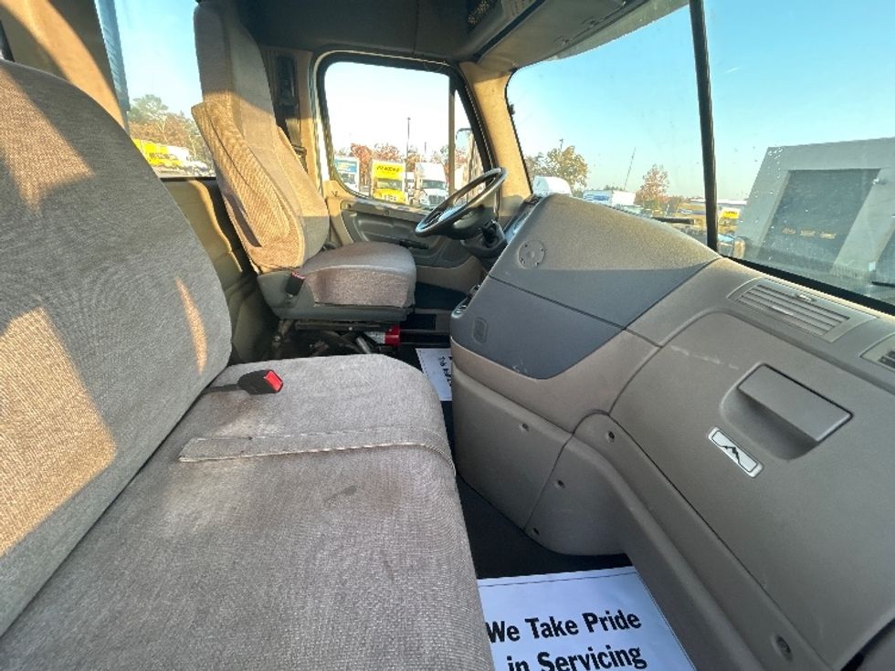 Day Cab Tractor-Heavy Duty Tractors-Freightliner-2016-Cascadia 12564ST-Millville-NJ-312,860\n\t\tmiles-$ 41,000 - Image 14