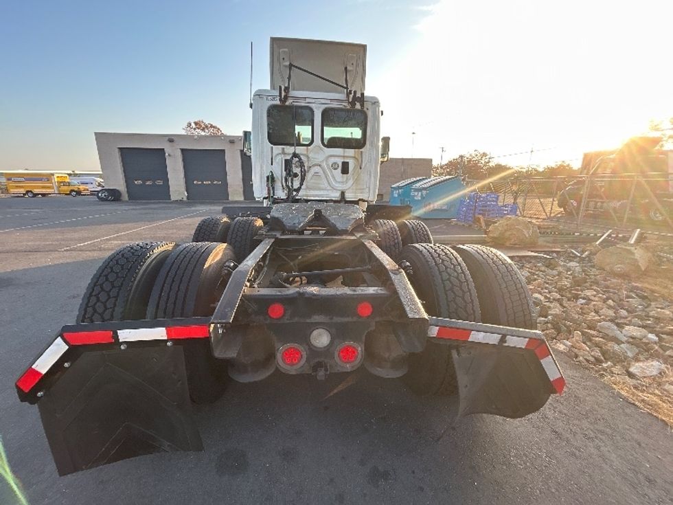 Day Cab Tractor-Heavy Duty Tractors-Freightliner-2016-Cascadia 12564ST-Millville-NJ-312,860\n\t\tmiles-$ 41,000 - Image 6