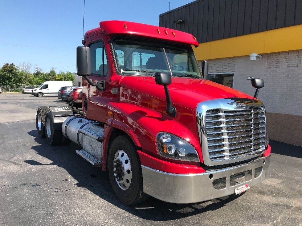 Day Cab Tractor-Heavy Duty Tractors-Freightliner-2016-Cascadia 12564ST-Milwaukee-WI-449,088 miles-$ 48,000
