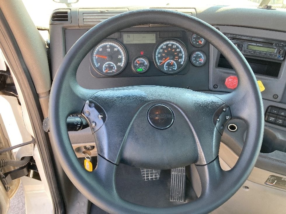 Day Cab Tractor-Heavy Duty Tractors-Freightliner-2016-Cascadia 12564ST-Mount Juliet-TN-588,824\n\t\tmiles-$ 28,750 - Image 11