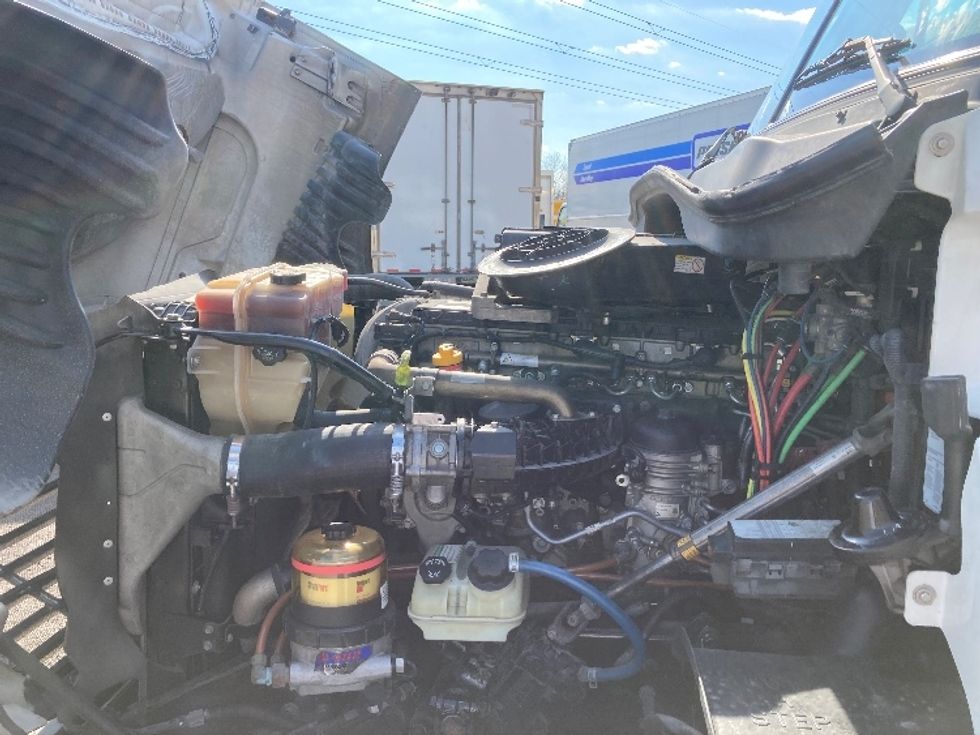 Day Cab Tractor-Heavy Duty Tractors-Freightliner-2016-Cascadia 12564ST-Mount Juliet-TN-588,824\n\t\tmiles-$ 28,750 - Image 15