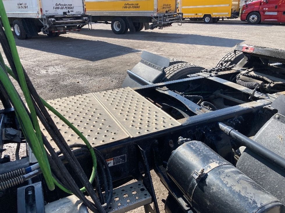 Day Cab Tractor-Heavy Duty Tractors-Freightliner-2016-Cascadia 12564ST-Mount Juliet-TN-588,824\n\t\tmiles-$ 28,750 - Image 17