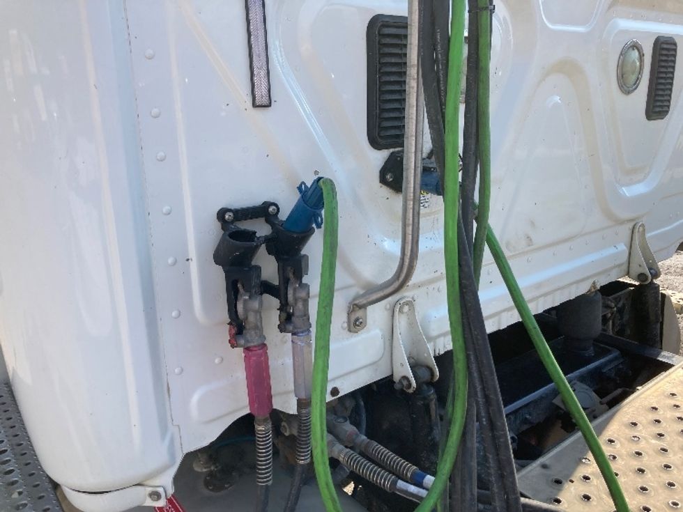 Day Cab Tractor-Heavy Duty Tractors-Freightliner-2016-Cascadia 12564ST-Mount Juliet-TN-588,824\n\t\tmiles-$ 28,750 - Image 18