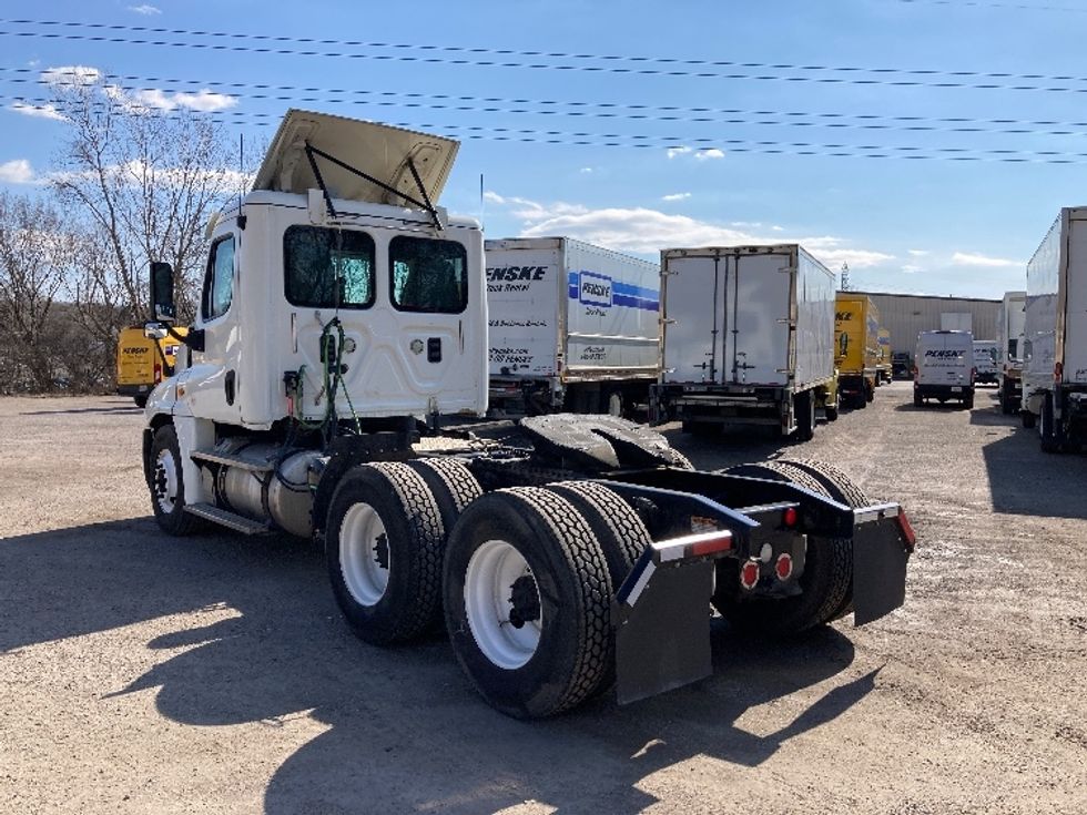 Day Cab Tractor-Heavy Duty Tractors-Freightliner-2016-Cascadia 12564ST-Mount Juliet-TN-588,824\n\t\tmiles-$ 28,750 - Image 5
