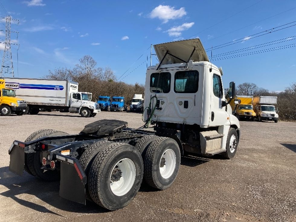 Day Cab Tractor-Heavy Duty Tractors-Freightliner-2016-Cascadia 12564ST-Mount Juliet-TN-588,824\n\t\tmiles-$ 28,750 - Image 7