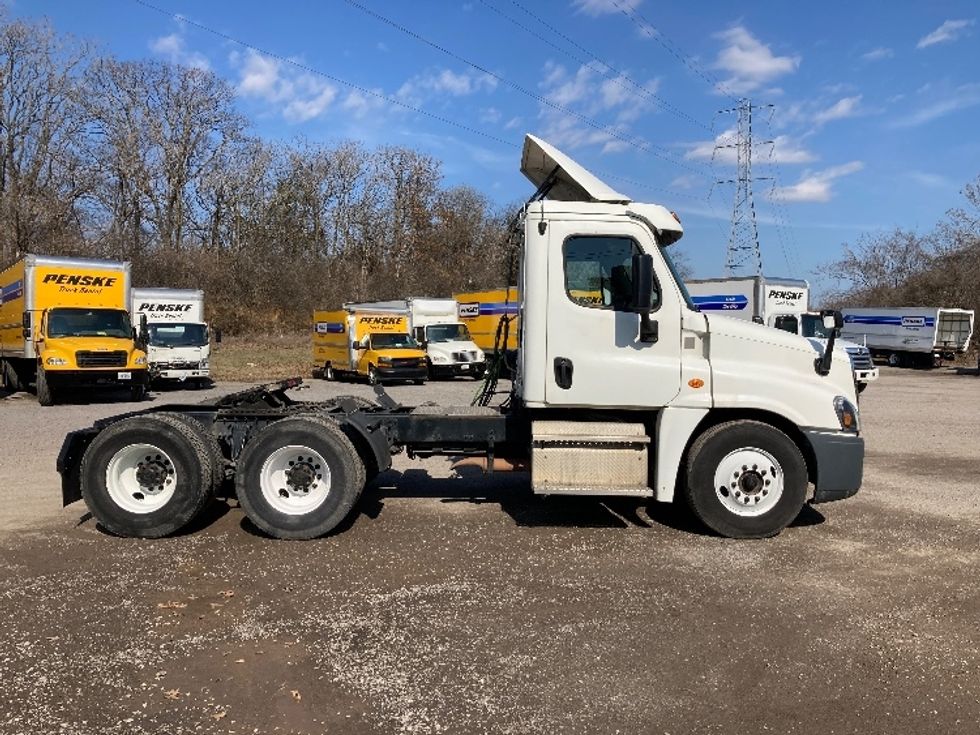 Day Cab Tractor-Heavy Duty Tractors-Freightliner-2016-Cascadia 12564ST-Mount Juliet-TN-588,824\n\t\tmiles-$ 28,750 - Image 8