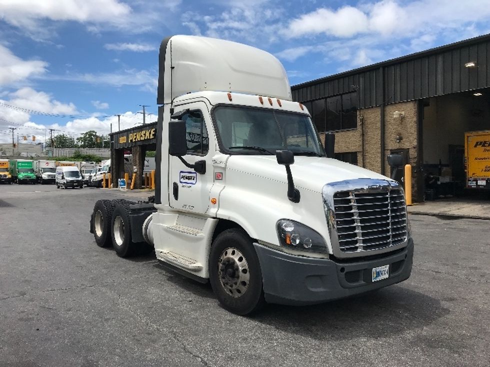 Day Cab Tractor-Heavy Duty Tractors-Freightliner-2016-Cascadia 12564ST-North Bergen-NJ-639,253 miles-$ 53,000