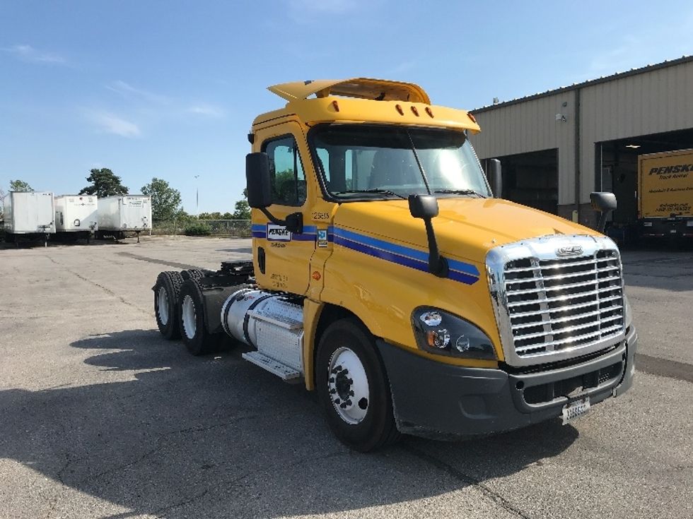 Day Cab Tractor-Heavy Duty Tractors-Freightliner-2016-Cascadia 12564ST-Omaha-NE-615,567 miles-$ 49,000