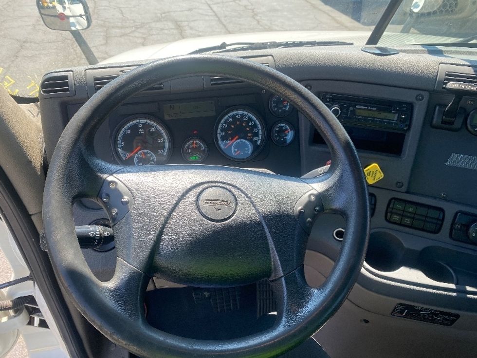 Day Cab Tractor-Heavy Duty Tractors-Freightliner-2016-Cascadia 12564ST-Parsippany-NJ-537,307\n\t\tmiles-$ 31,250 - Image 11